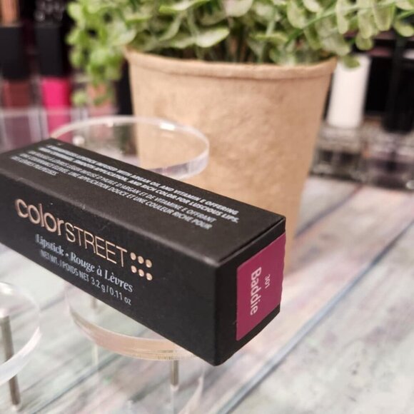 Color Street Lipstick- Baddie - Picture 3 of 6